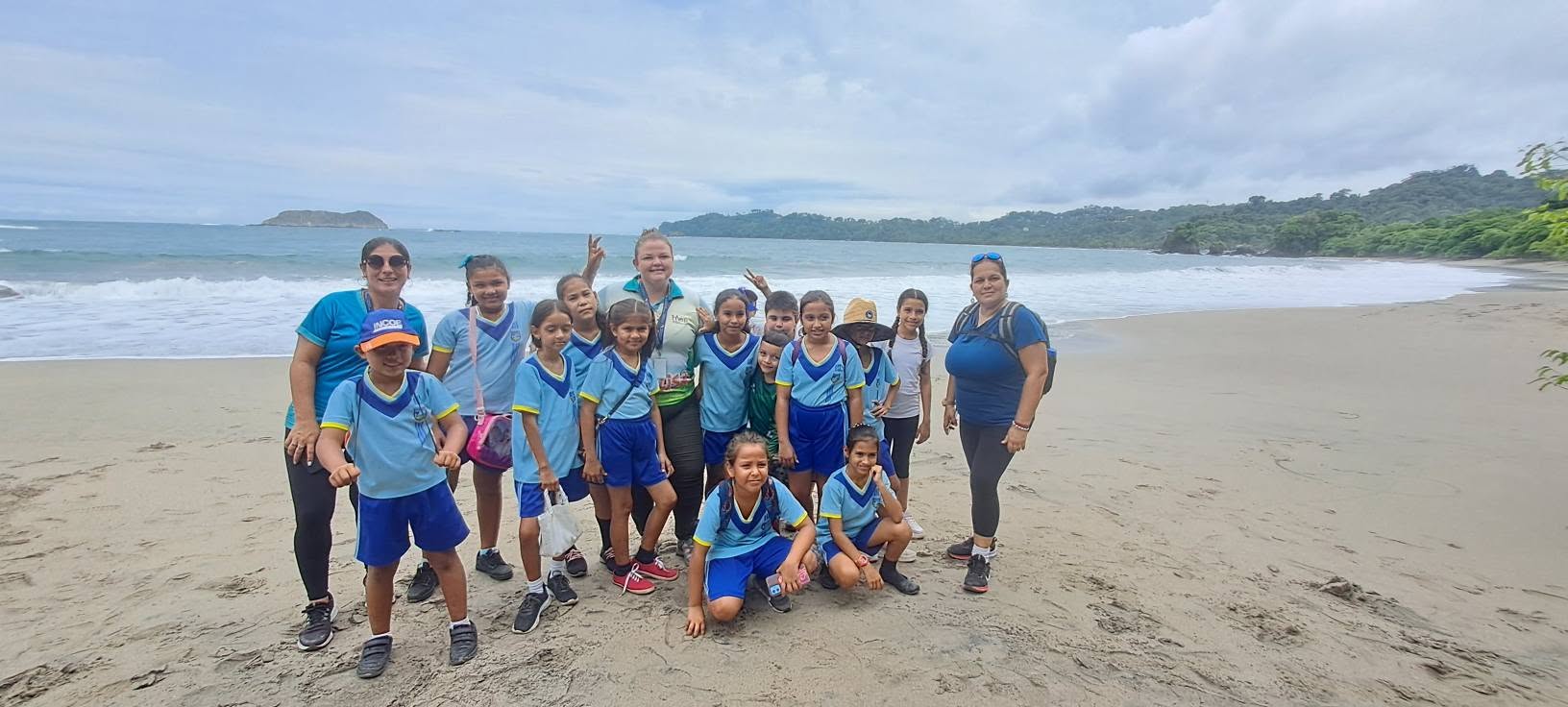 Family enjoying a Costa Rica beach day